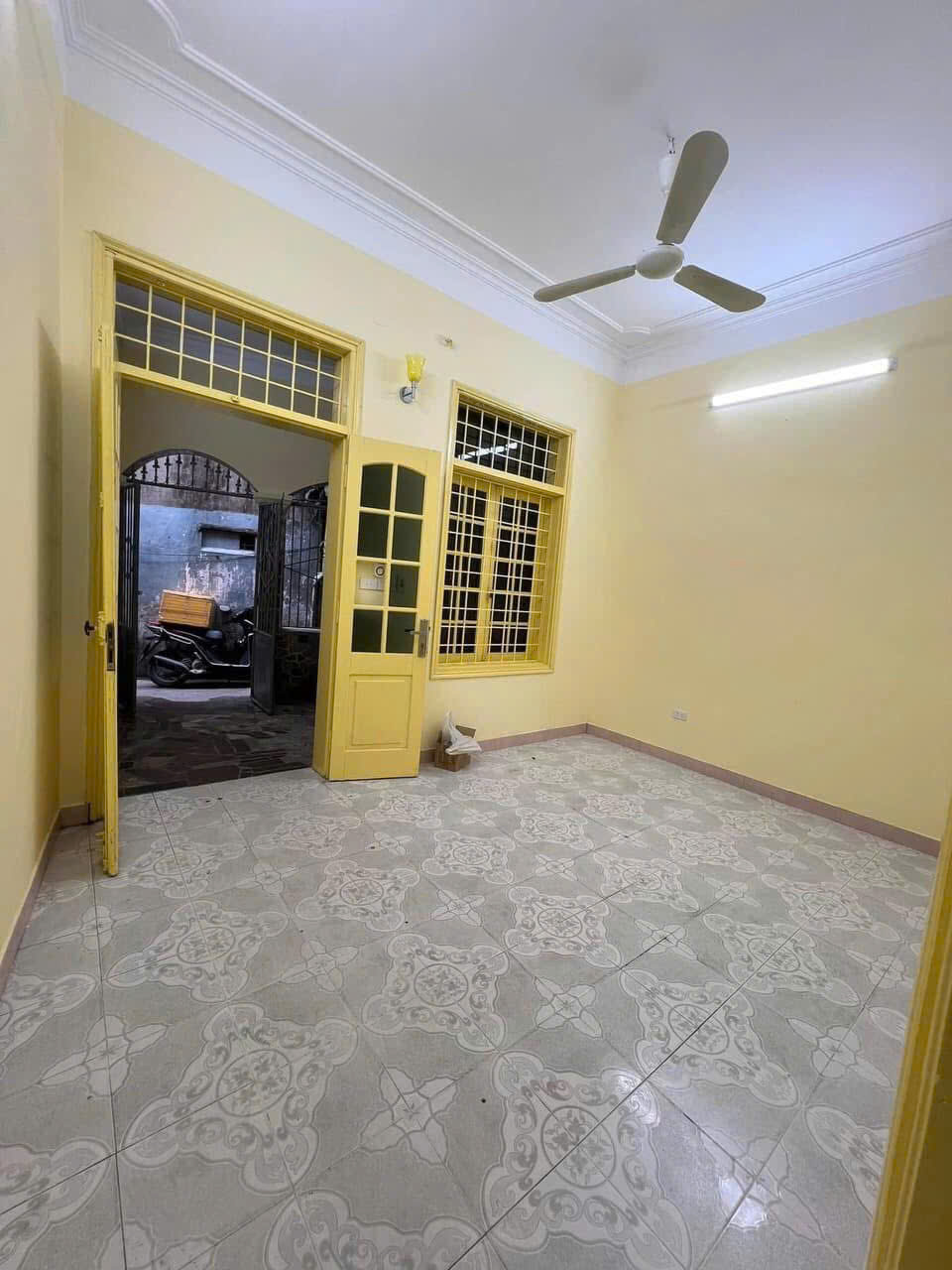 Cho thuê NR 3PN, 2WC, 50m2 tại Đê La Thành, Đống Đa, Hà Nội, giá 10 triệu VND - Ảnh 1